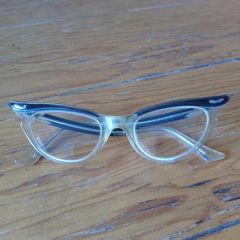 Vintage Cat Eye Frame - Color Black & Yellow